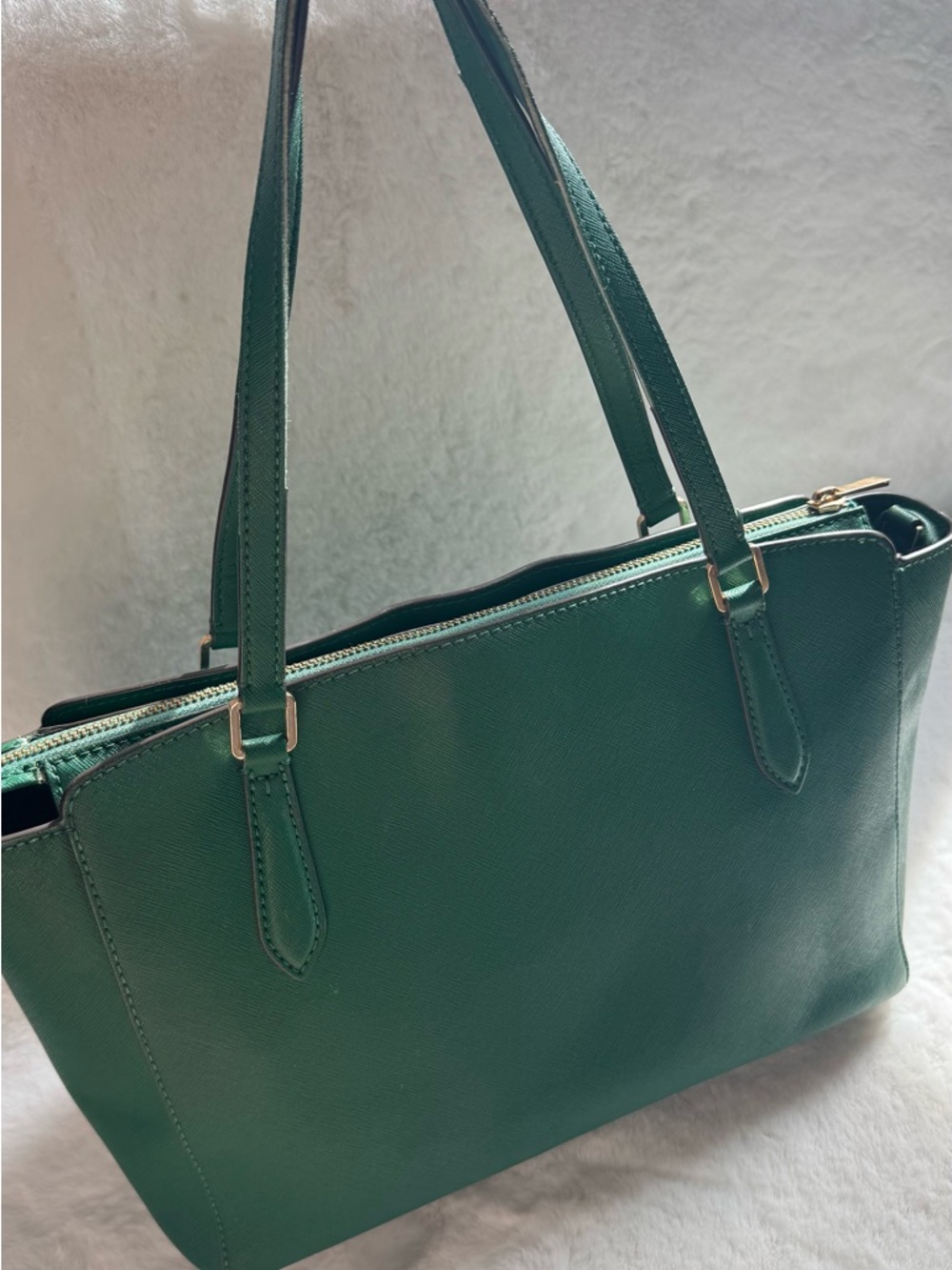 Tory Burch Green Saffiano Shoulder Tote with Red Logo Charm - Picture 2 of 5